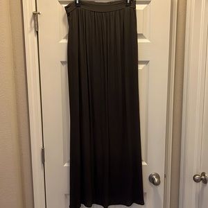 Olive green maxi skirt with pockets, size M